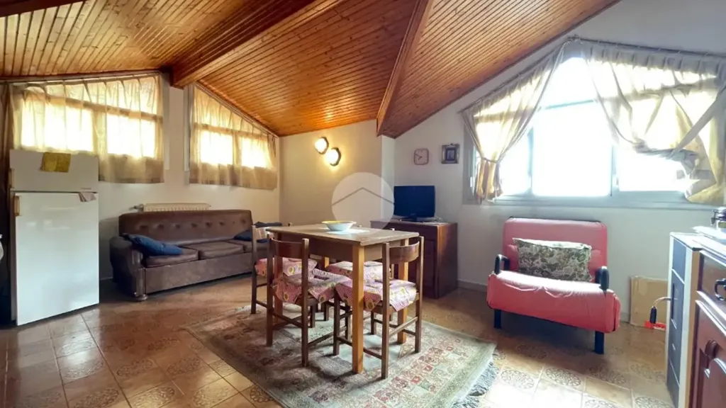 Salle à manger - Bright 2-Bedroom Apartment with Lift in Baiardo