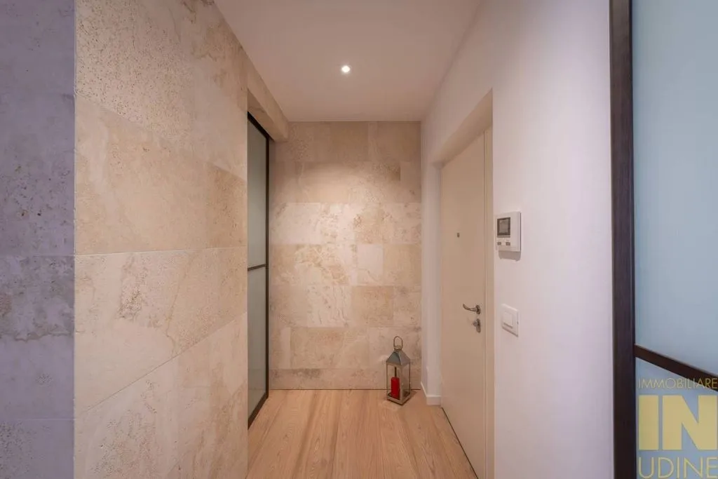 Esik - Triplex with Terrace in Central Udine