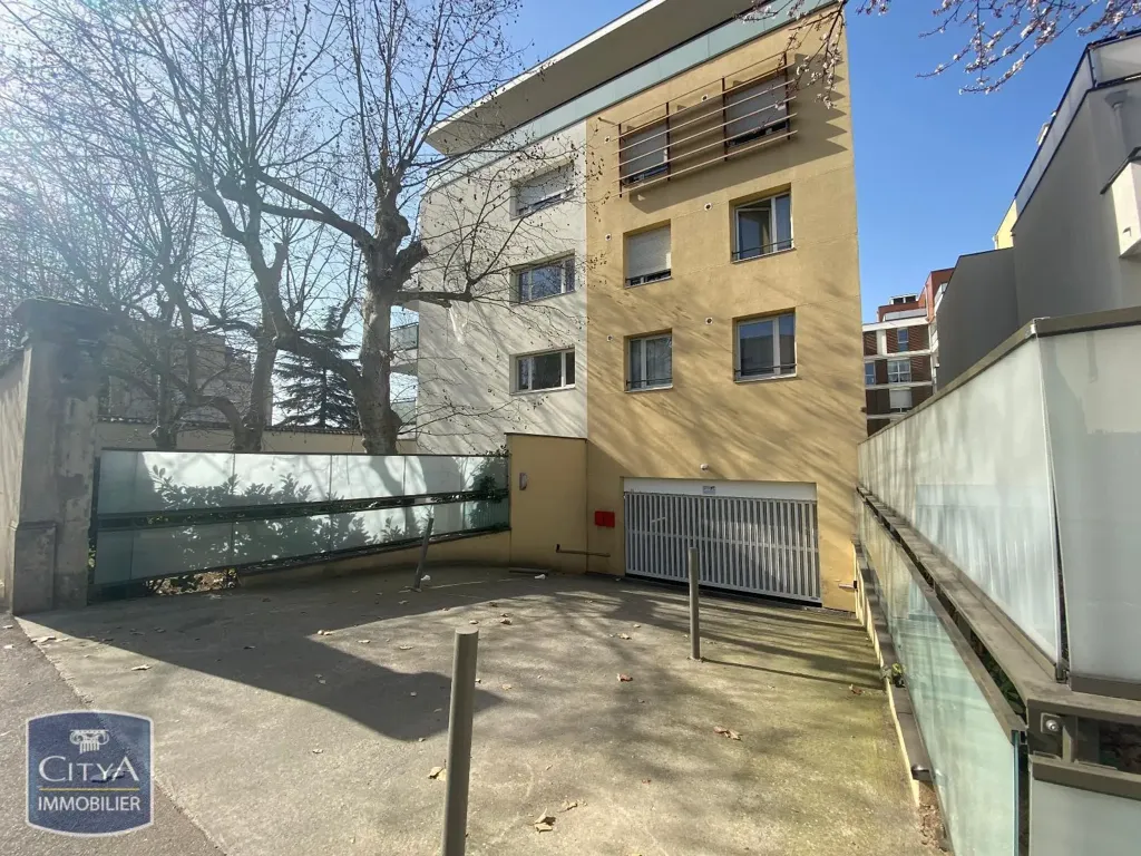 Exterior - Garage in Lyon 8th Arrondissement