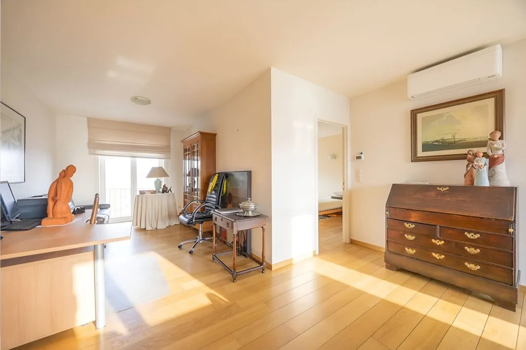 Kabinet - Spacious Apartment with Terrace in Ostend