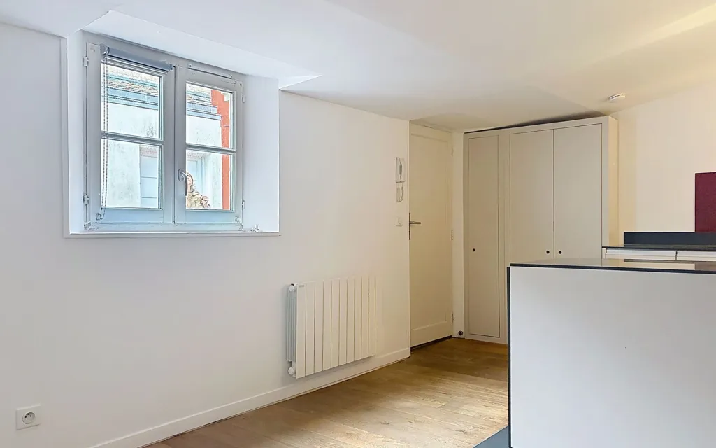 Pièces - Appartement Rénové avec Balcon au Centre de La Rochelle