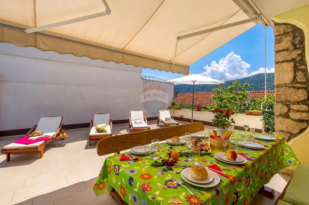 Terrass - Villa with Sea View in Tribalj
