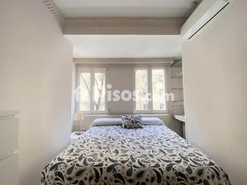Chambres - Furnished Flat with Terrace in Chamberí