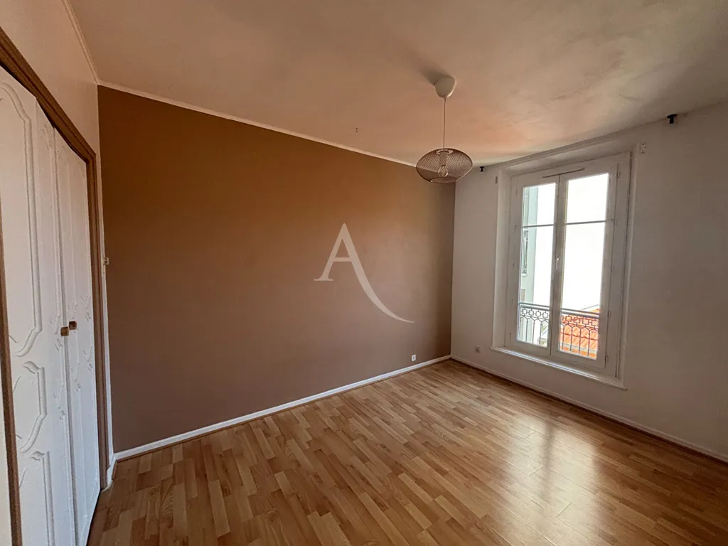 Stanze - 4-Bedroom Apartment with Balconies in Nice