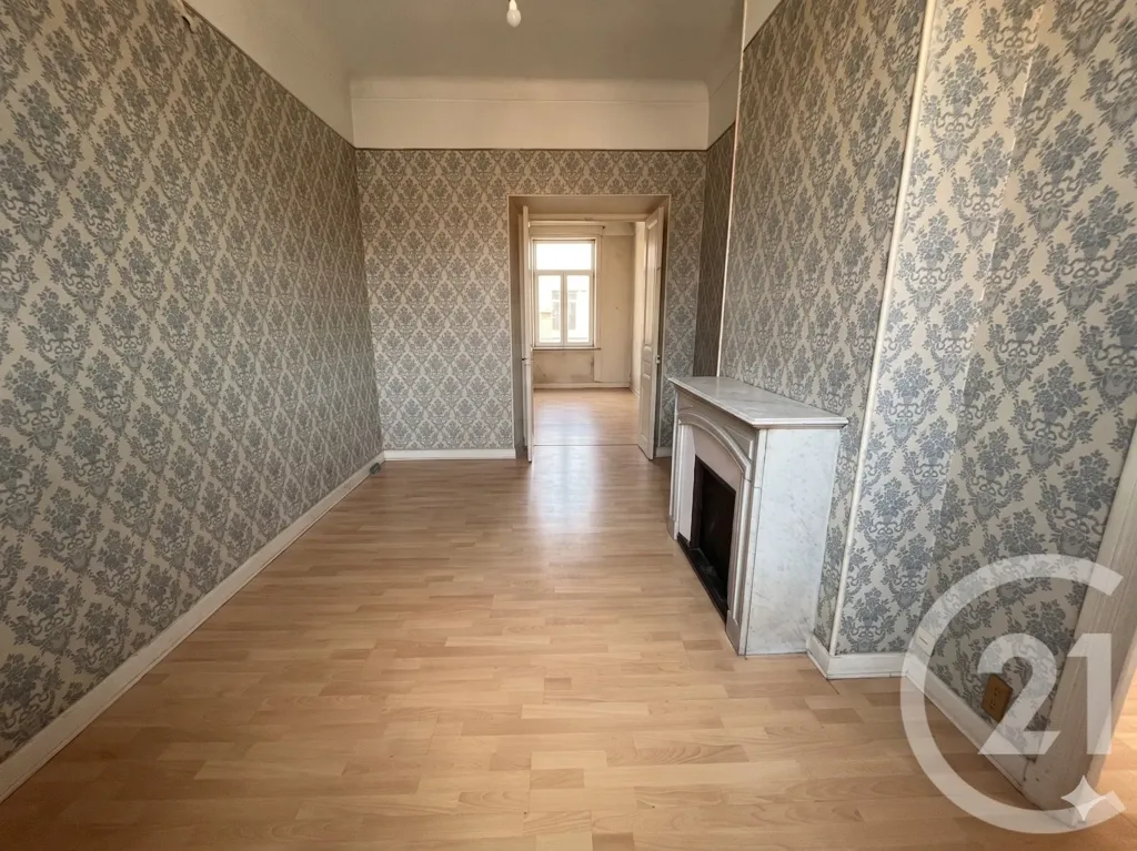 Toad - 4-Bedroom Apartment with High Ceilings in Nice