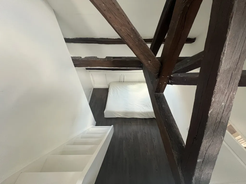 Toad - Charming Apartment with Parking in Senlis
