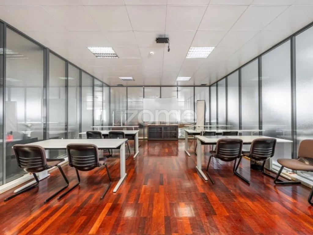Kabinet - Corporate Office with South Terrace in Maia