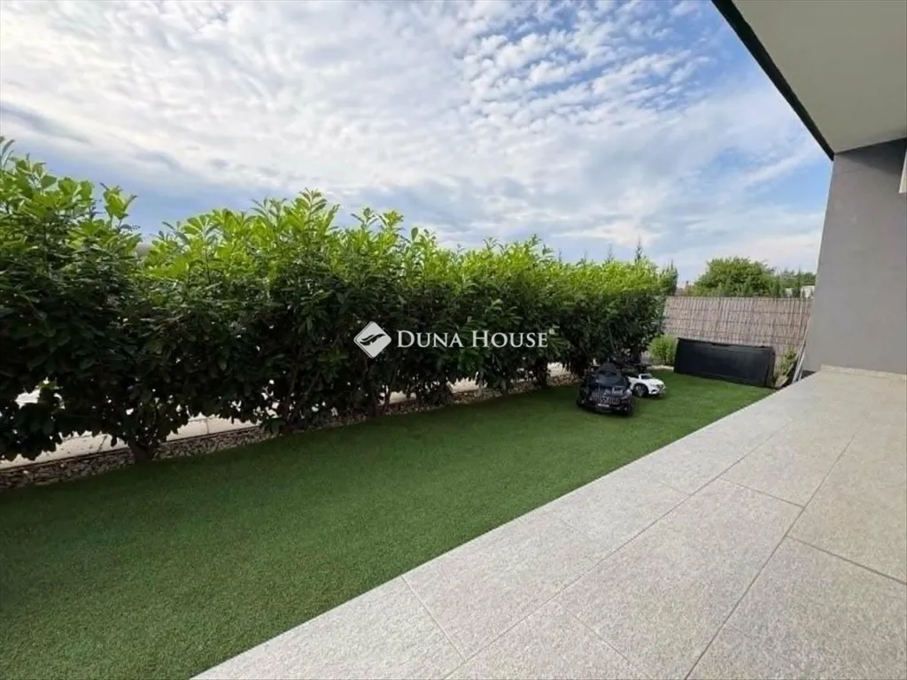 Jardin - Modern Apartment with Garden in Újhartyán