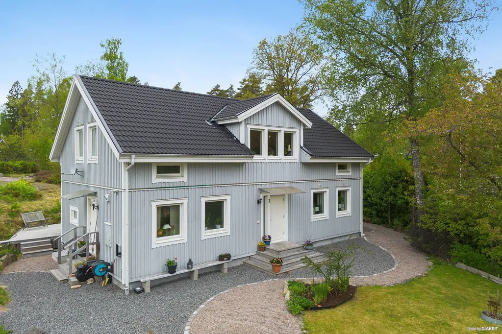 6-toaline maja asukohas Lerums kommun