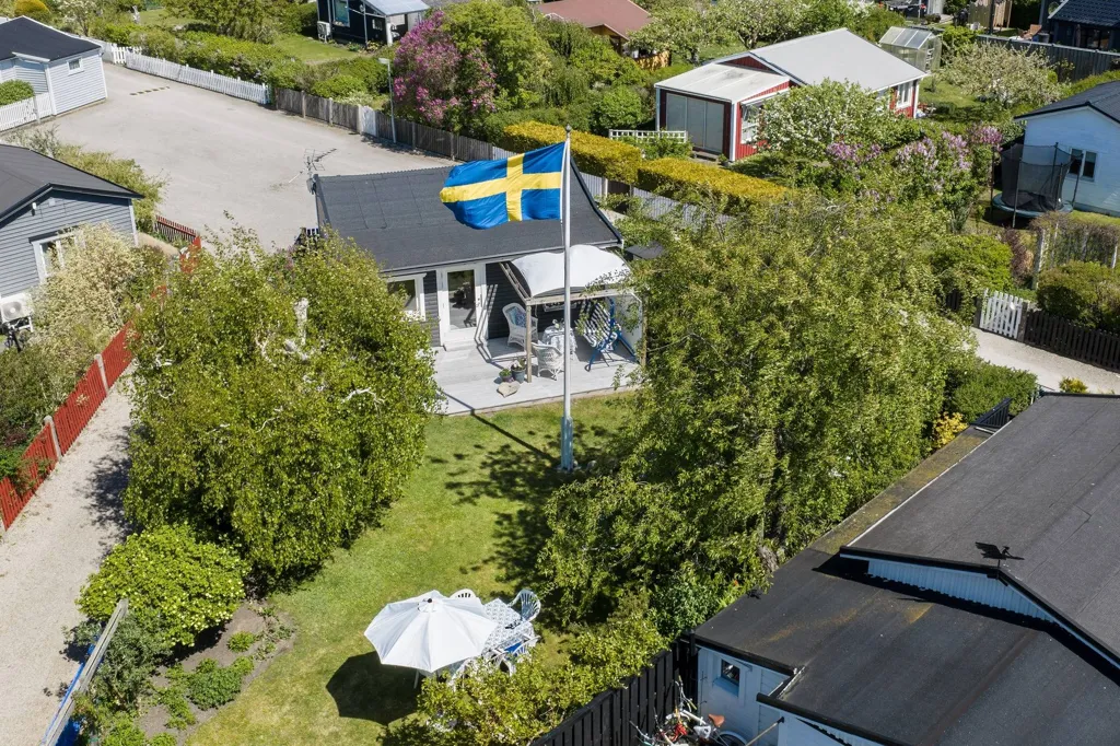 Õhuvaade - Charming Cottage with Corner Plot in Elinelunds Sommarstad