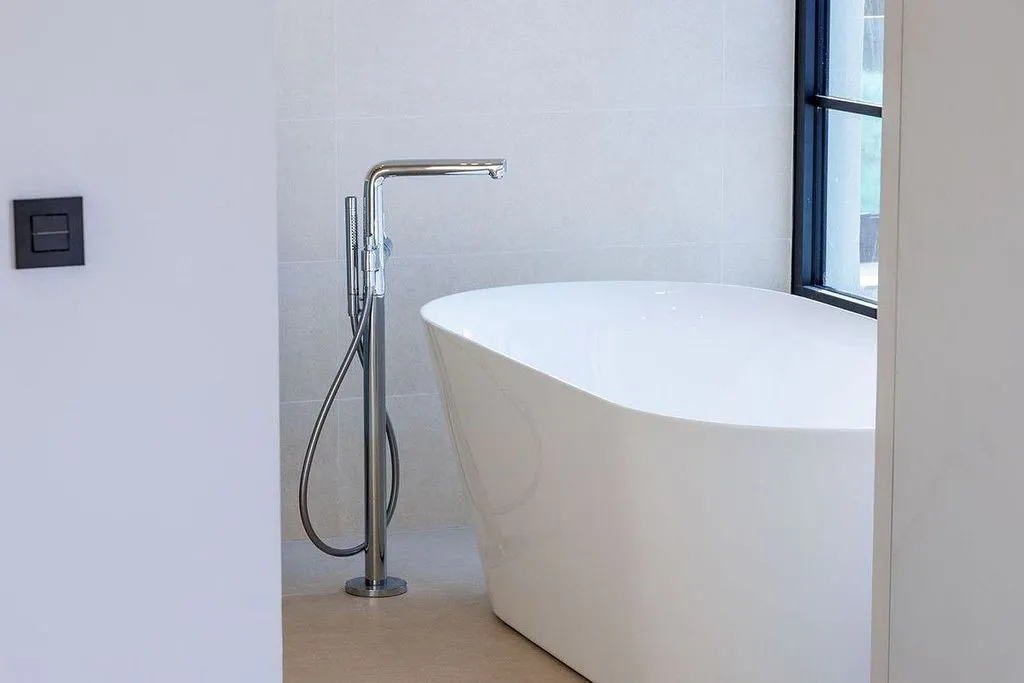 Bathrooms - Chalet with Pool and Terrace in Sotogrande