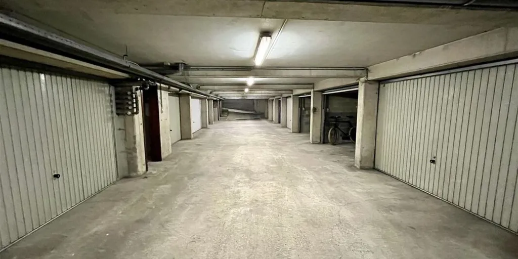 Garage - Penthouse avec terrasse à Genk centre