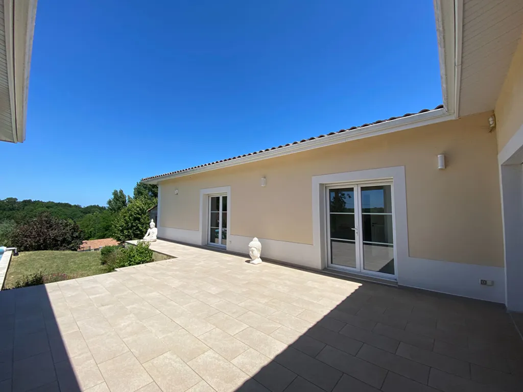 Terrazza - Accessible House with Pool in Fronsadais
