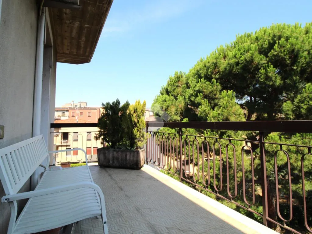 Balcon - Apartment with Balcony and Garden in Brescia
