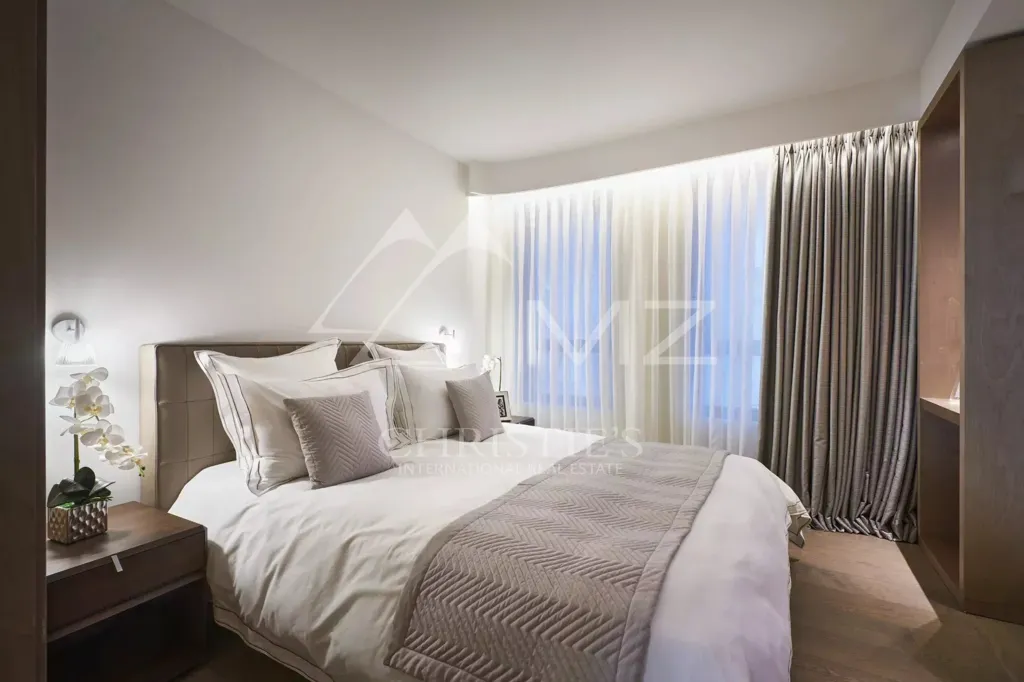 Bedrooms - 3-Bedroom Apartment with Concierge on Croisette, Cannes