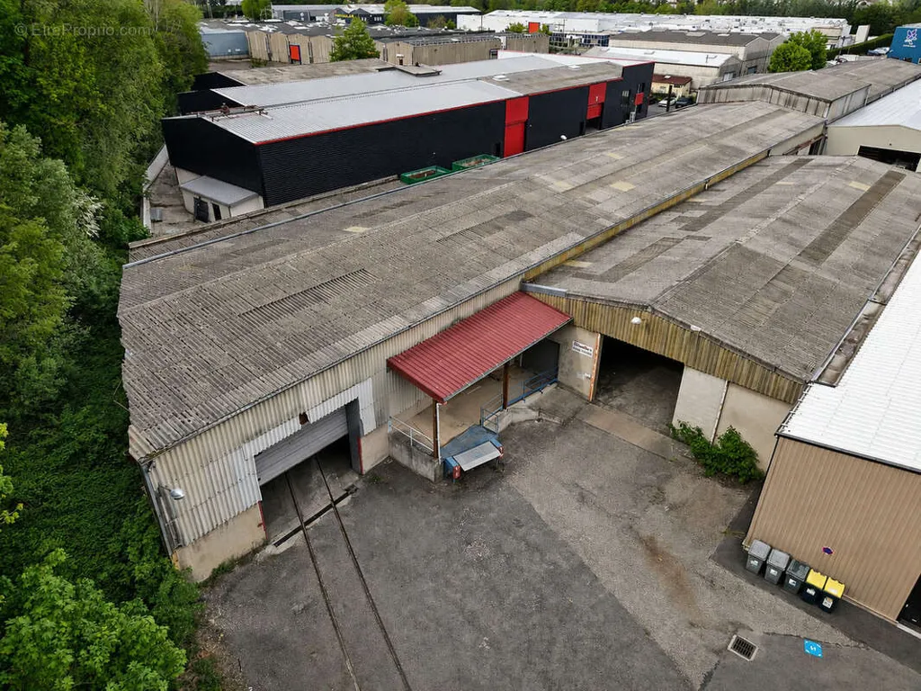 Õhuvaade - Warehouse with Loading Dock in La Chauvetière