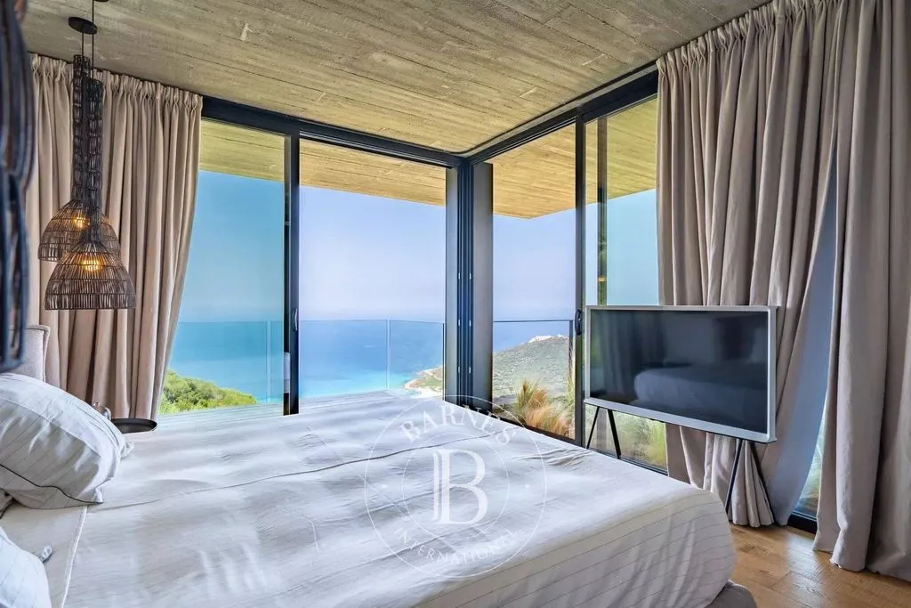 Chambres - Villa Contemporaine avec Vue Panoramique à Corbara