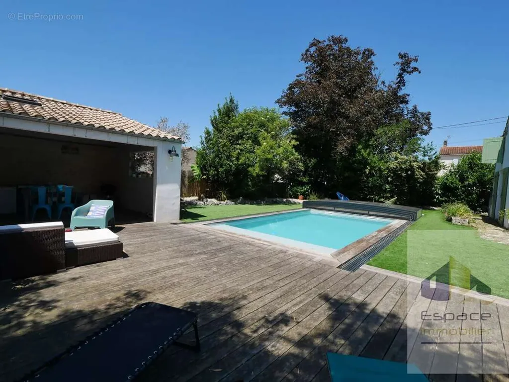 Piscina - Rustic Stone House with Pool near Aigrefeuille d'Aunis