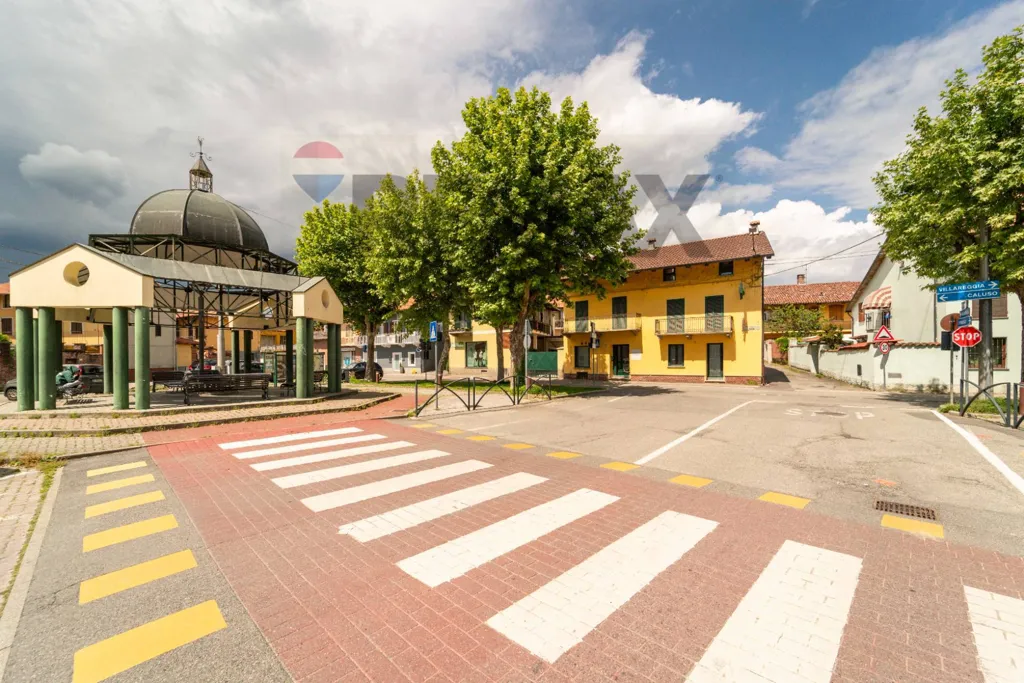 Semi-detached House with Terrace in Mazzè