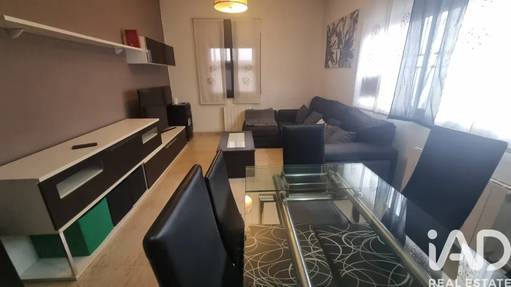 Salle à manger - Three-Bedroom House with Terrace in Les Roquetes