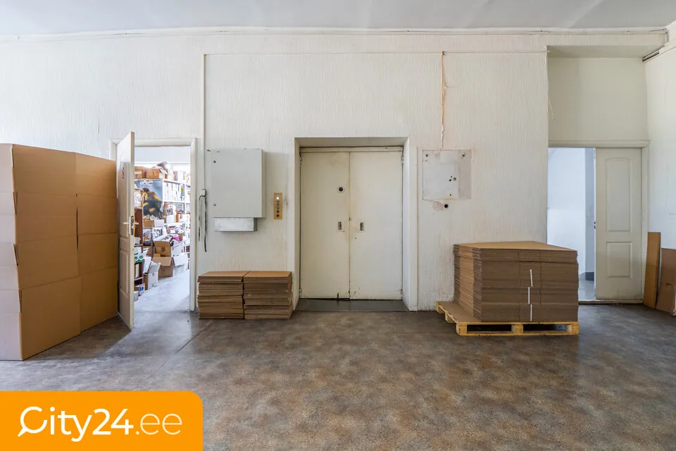 Toad - Three-Storey Industrial Building with Large Plot in Riga