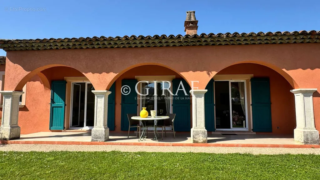 Terrass - Mediterranean Villa with Pool in Residenial Area