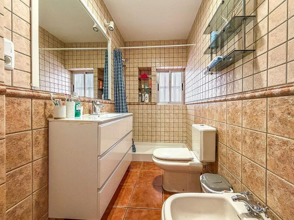 Vannitoad - Ground Floor Flat with Patio in Granada Centre