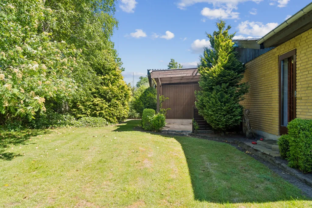 Aed - Well-Maintained Villa with Carport in Viborg