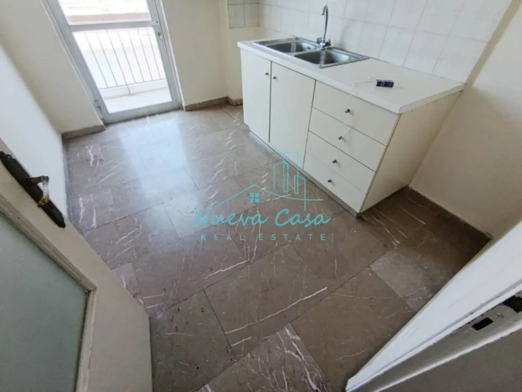 Köök - 2nd Floor Apartment with Balcony in Patras
