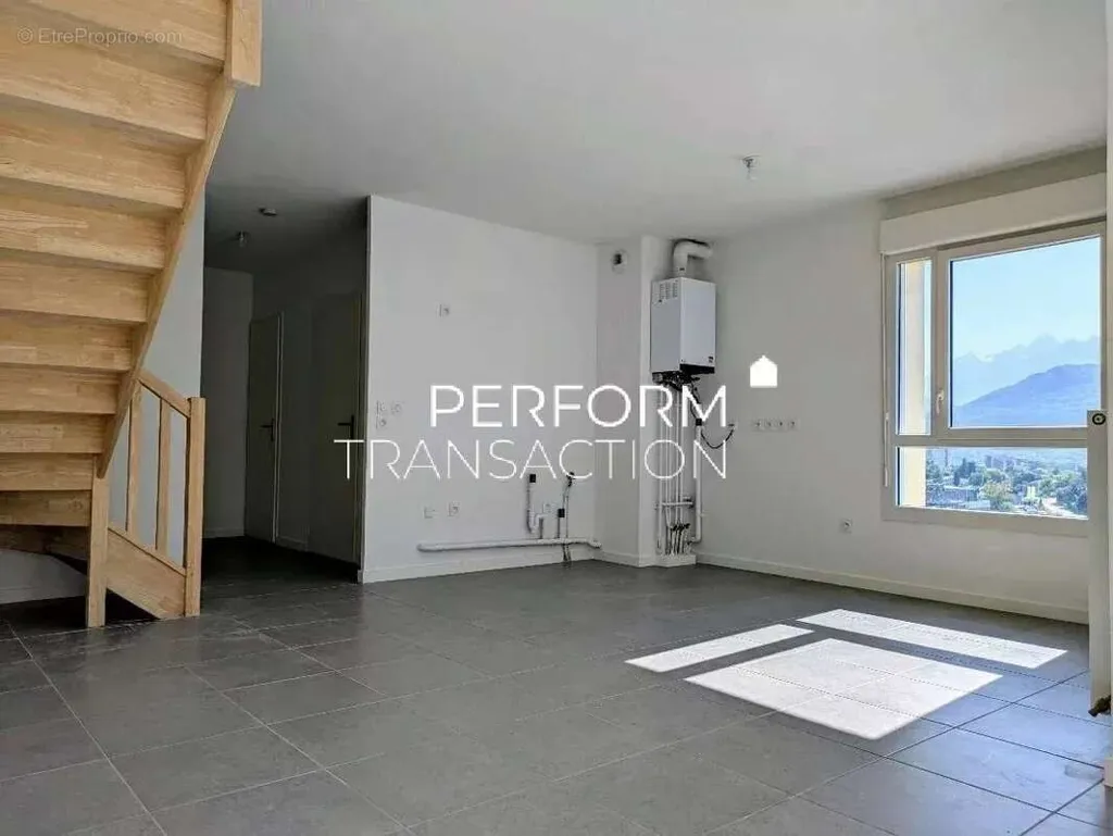 Duplex with South-East Balcony in Echirolles