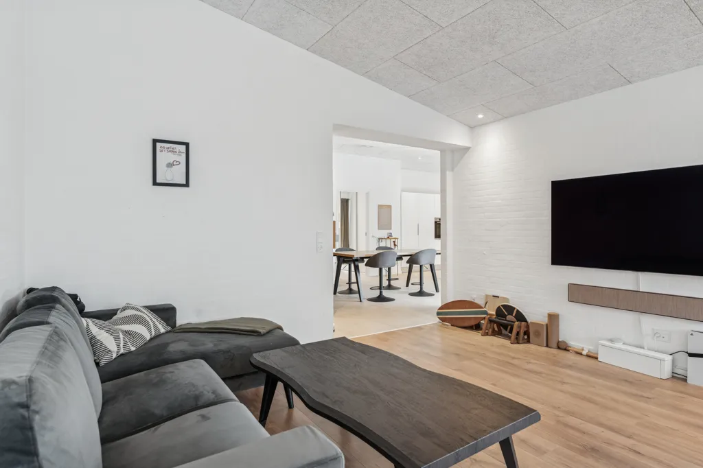 Elutuba - Contemporary Villa with Terrace in Brande
