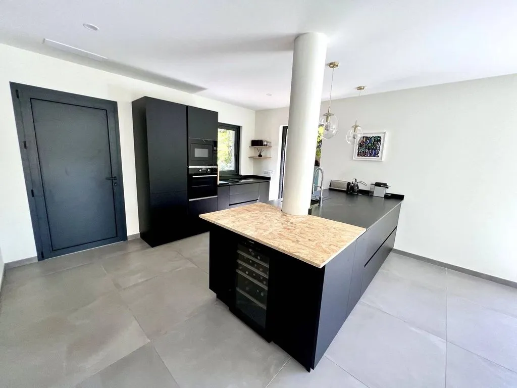 Cuisine - Villa Luxueuse avec Barbecue à Juan-Les-Pins