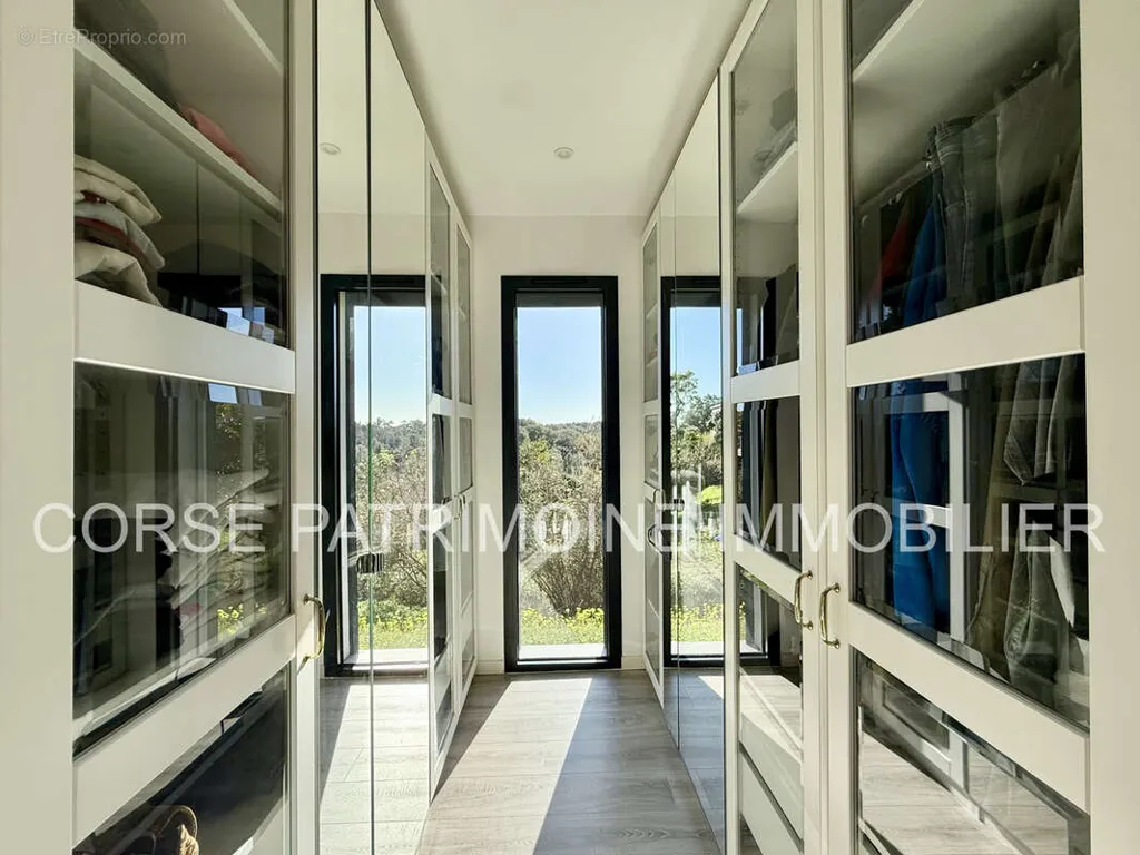 Pièces - Villa Moderne avec Piscine à Cervione