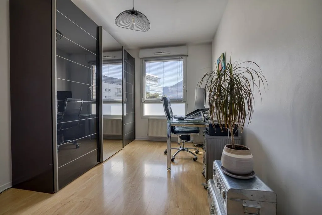 Kabinet - Luxury Apartment with Mountain Views in Annecy