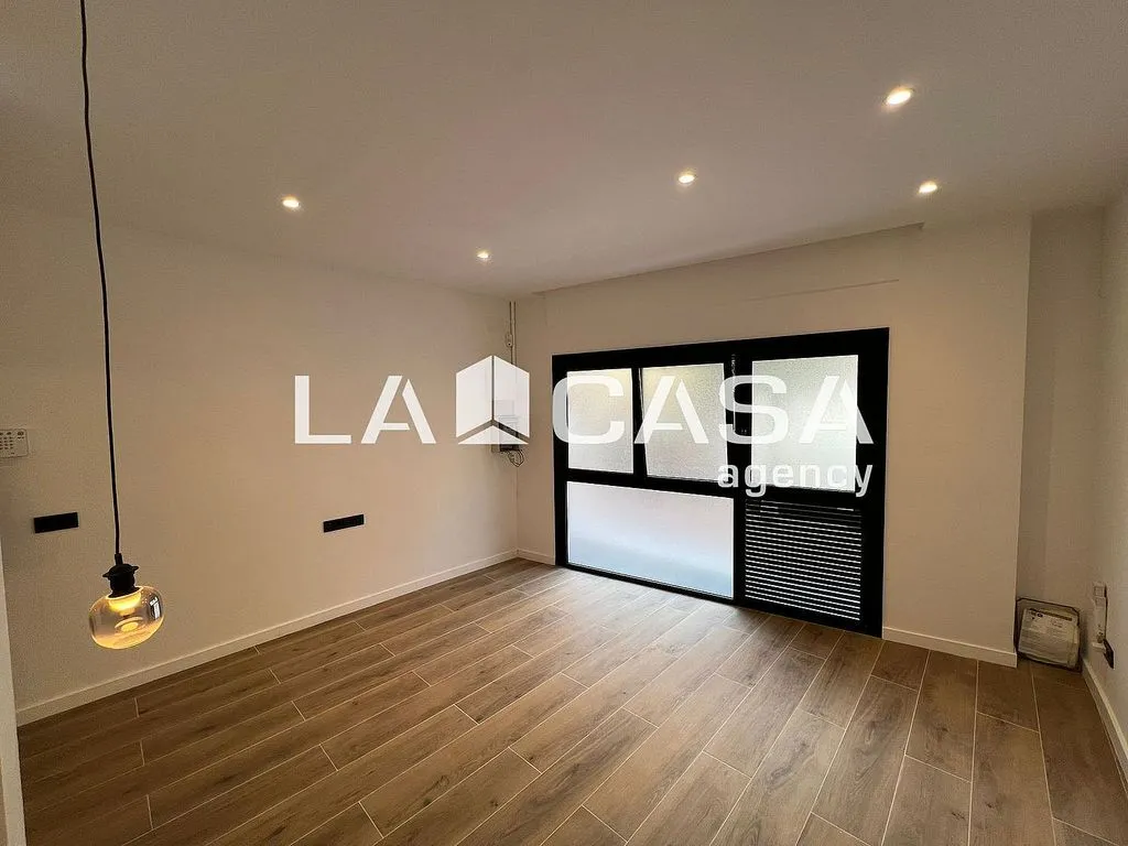 Loft in Reform with AC in Carrer de Velia