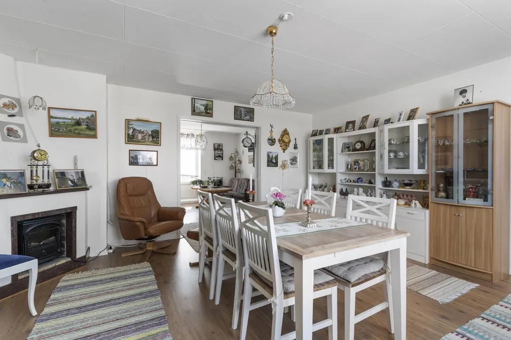 Salle à manger - Two-Storey Villa with Balcony in Mellerud