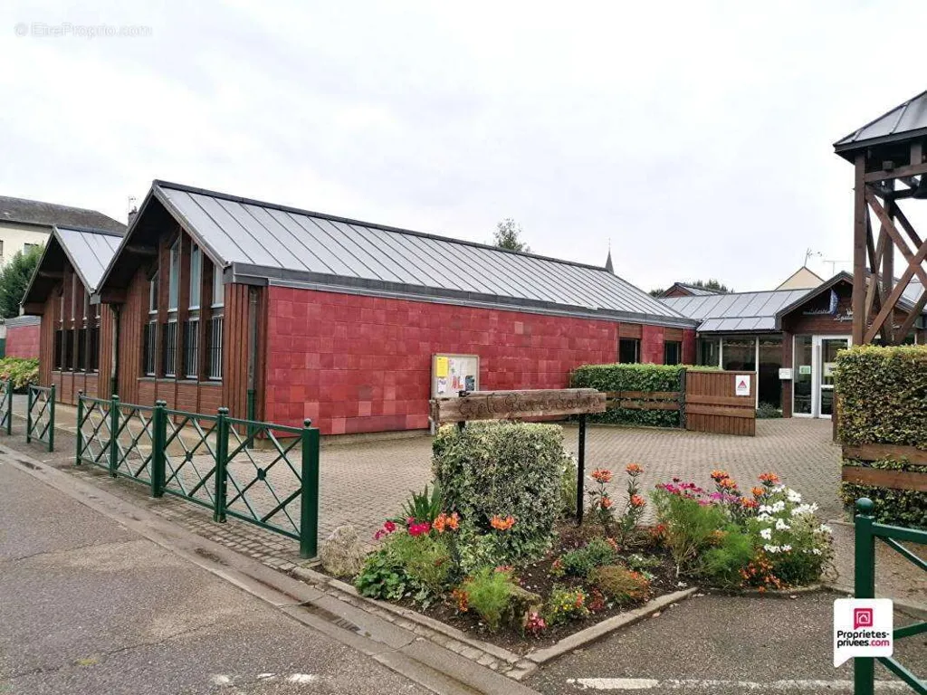 Välivaade - Buildable Plot in Village Centre, Saint Clair sur Epte