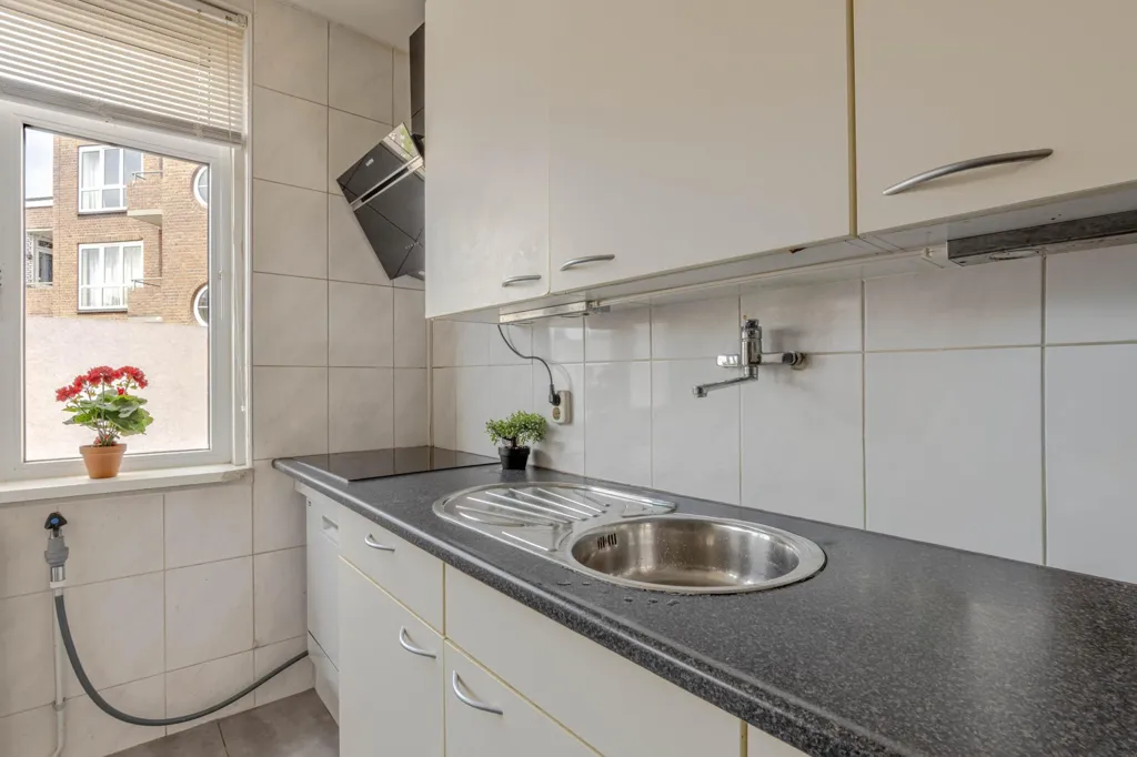 Cucina - 3-Bedroom Apartment with Loggia in Rotterdam