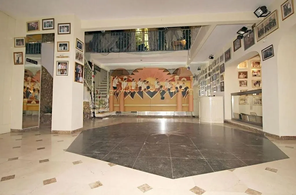 hallway_entrance