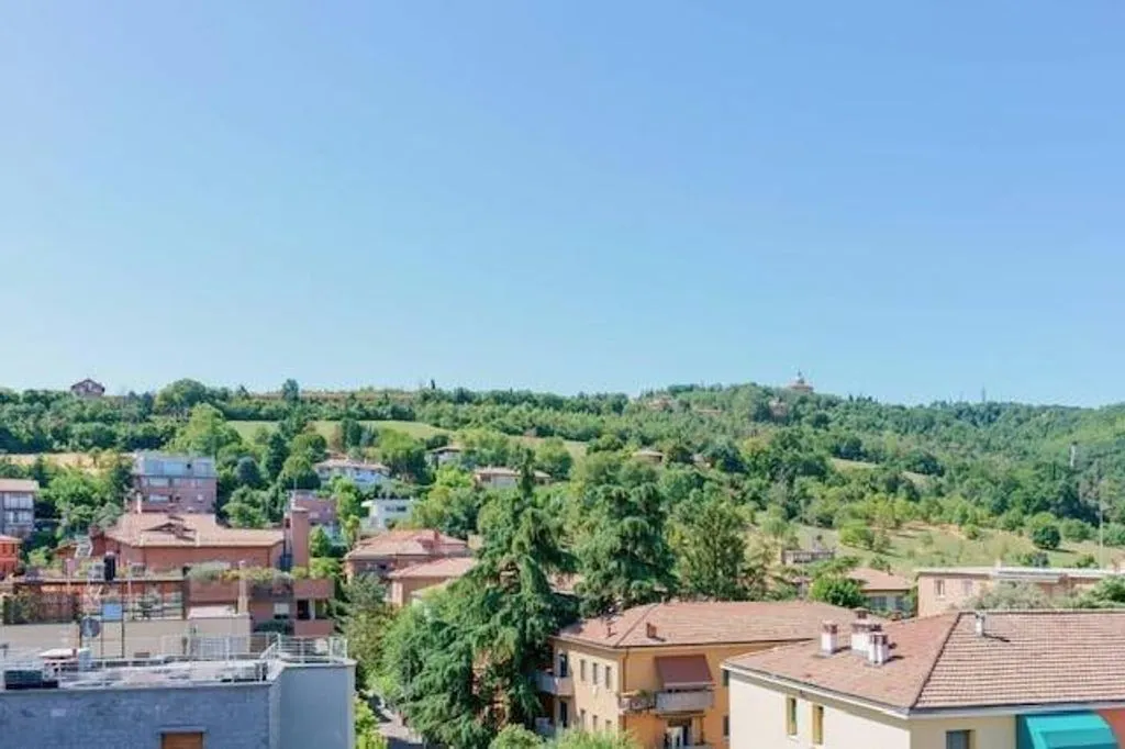 Rõdu - Penthouse with Large Terrace in Bologna