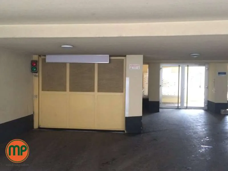 Garage - Dachgeschoß Maisonette with Garden View in 17th District