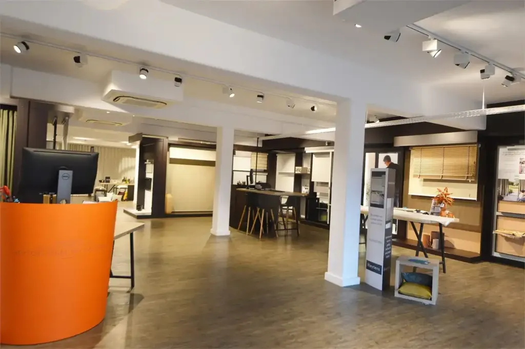 Pièces - Boutique en location avec parking à Ninove