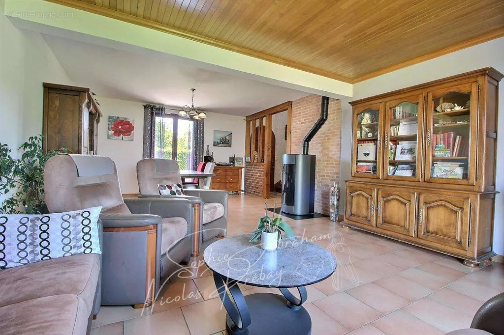 Elutuba - Detached House with Garden in Voves