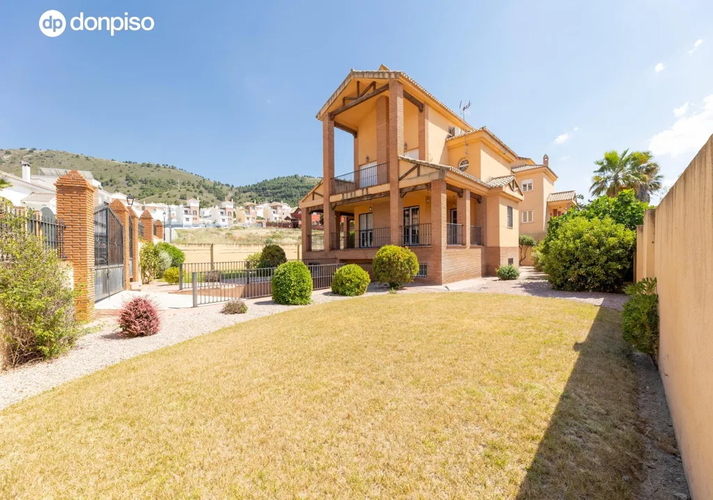 Välivaade - Chalet with Pool in Granada's Calle Ajenjo