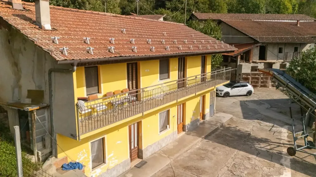 Õhuvaade - Independent House with Panoramic View in Rifreddo