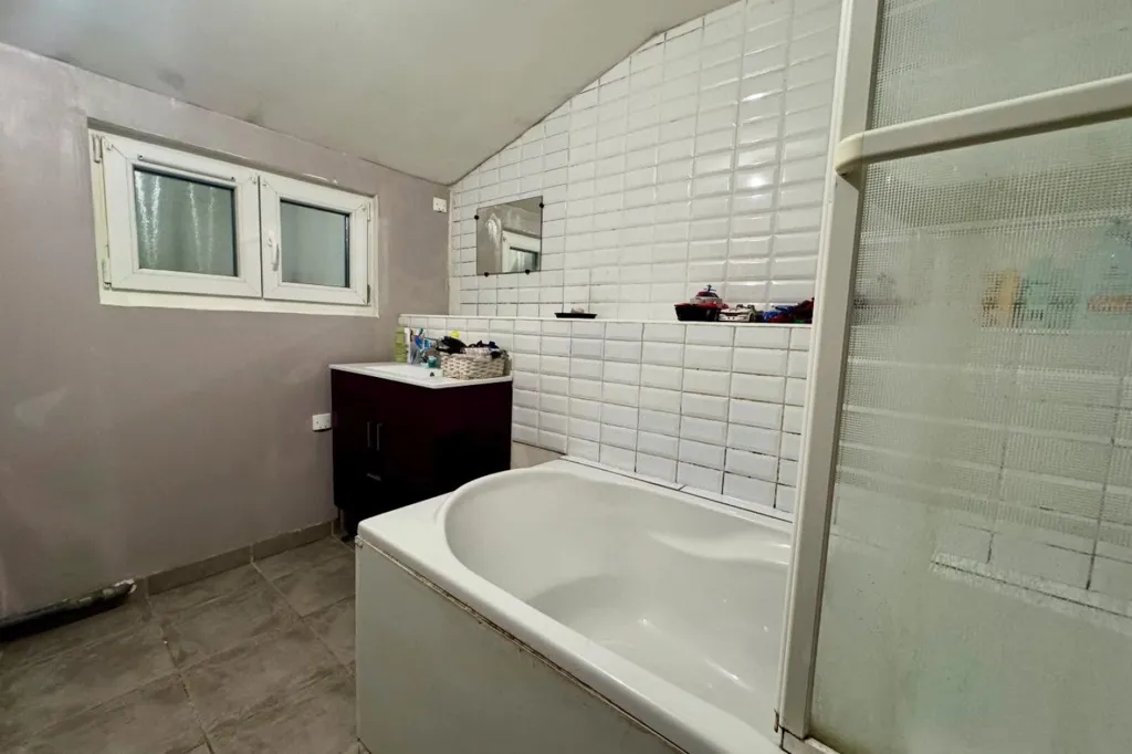 Salles de bain - Appartement avec Cour à Crouy, Côte de Vauxrot