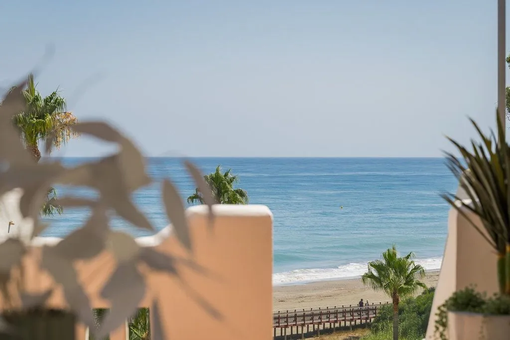 Balcon - Beachfront Penthouse with Rooftop Spa in Estepona