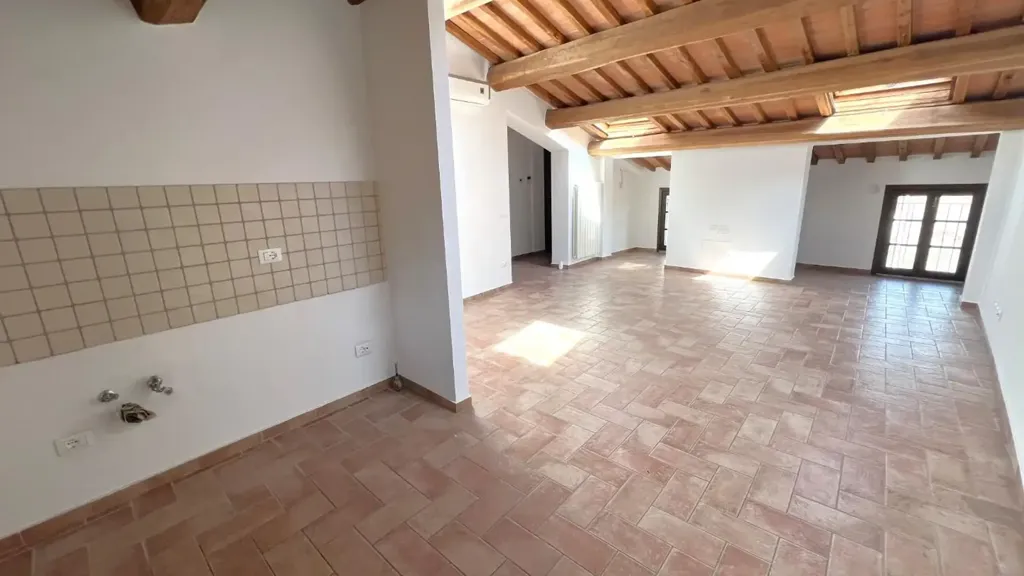 Pièces - Rustic-Style Penthouse with Panoramic Views in Cascina