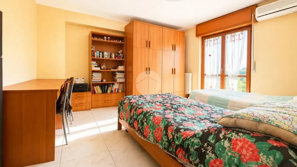 Chambres - Three-Bedroom Apartment with Balcony in Settimo