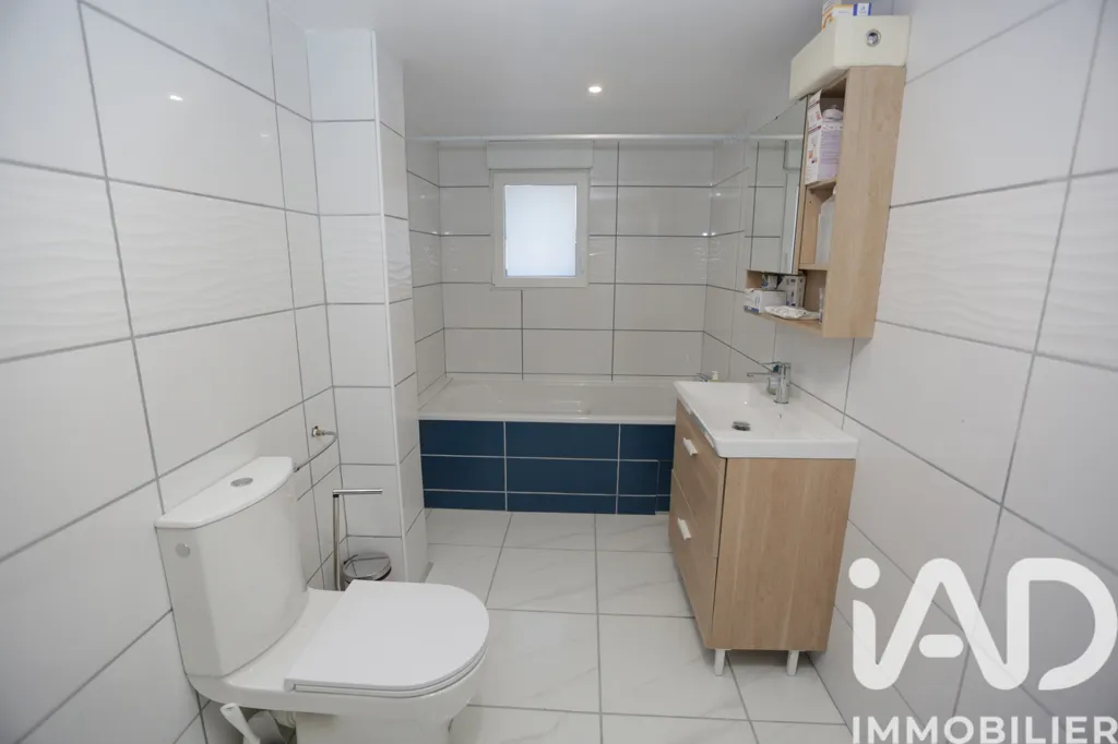 Salles de bain - Maison avec Terrasse et Jardin à Podensac